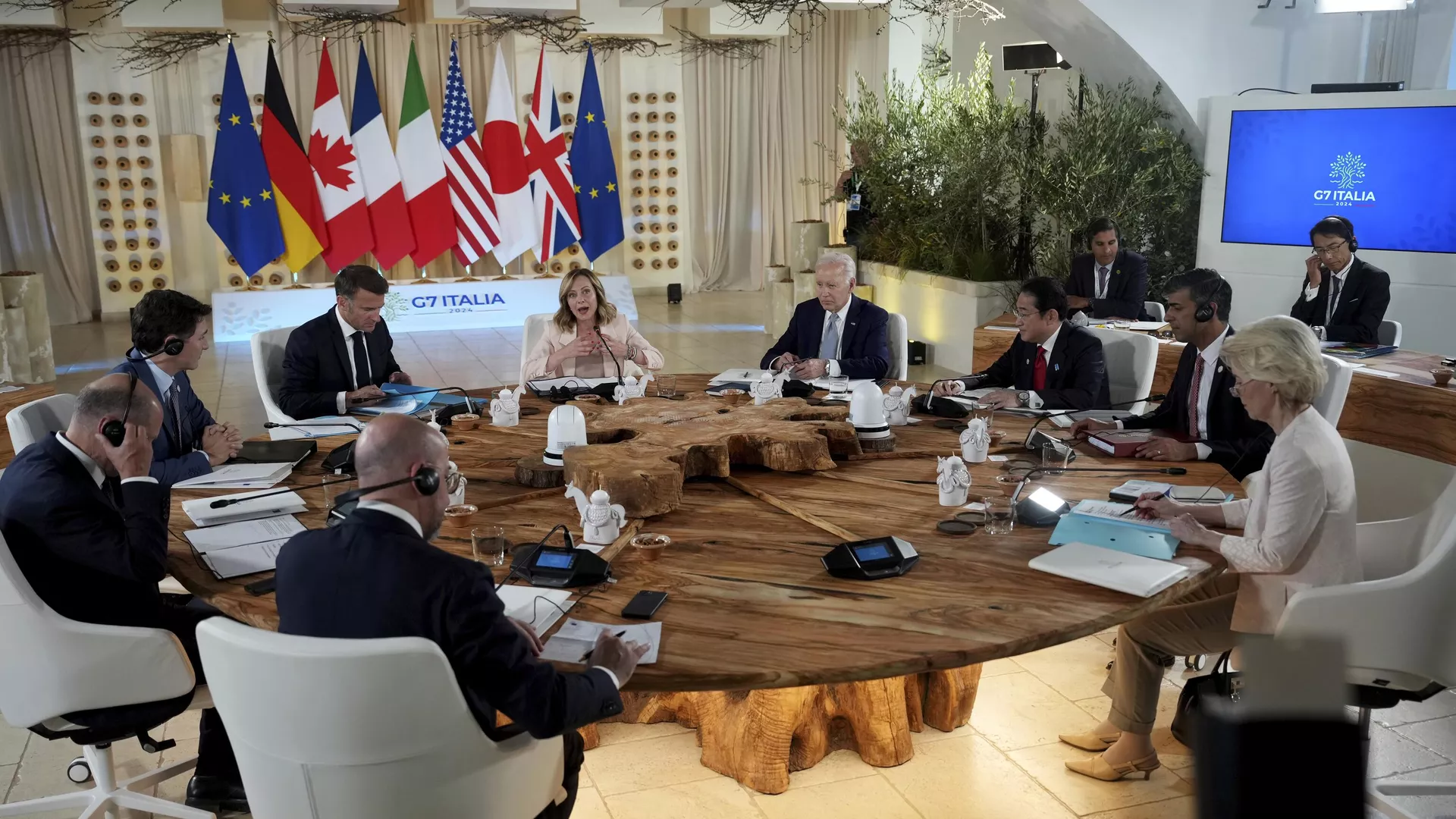 G7