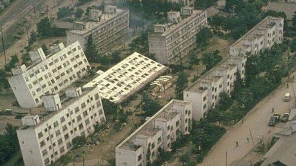 1964年に発生した新潟地震による液状化で大きく傾いた県営アパート - Sputnik 日本