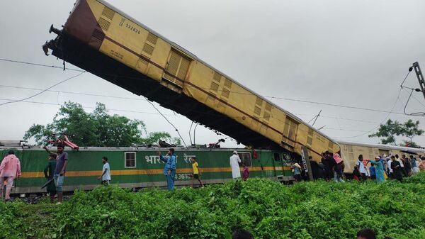 インドで列車同士が衝突 - Sputnik 日本