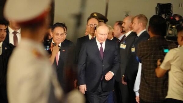 ベトナムに到着したプーチン大統領（日本時間20日未明） - Sputnik 日本