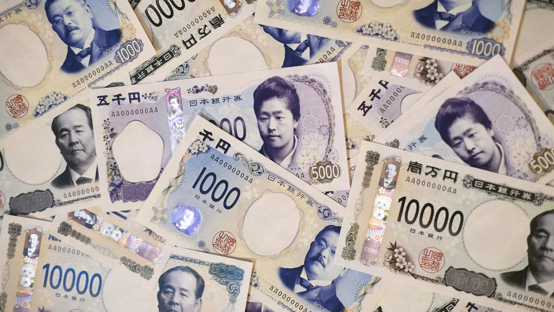 日本政府、低所得世帯に3万円支給へ　子育て世帯には2万円加算