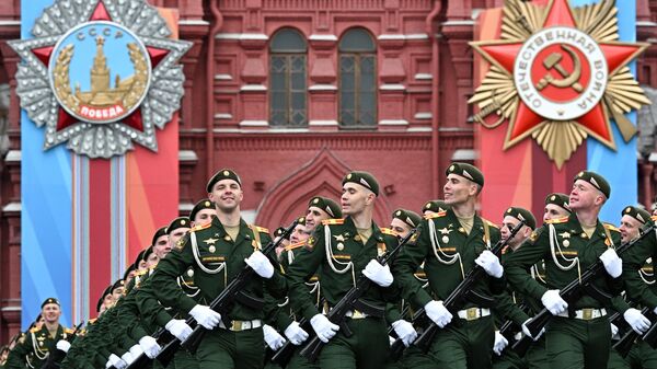 Парадный расчет Военной академии материально-технического обеспечения имени генерала Хрулева на военном параде на Красной площади в честь 79-летия Победы в Великой Отечественной войне. - Sputnik 日本