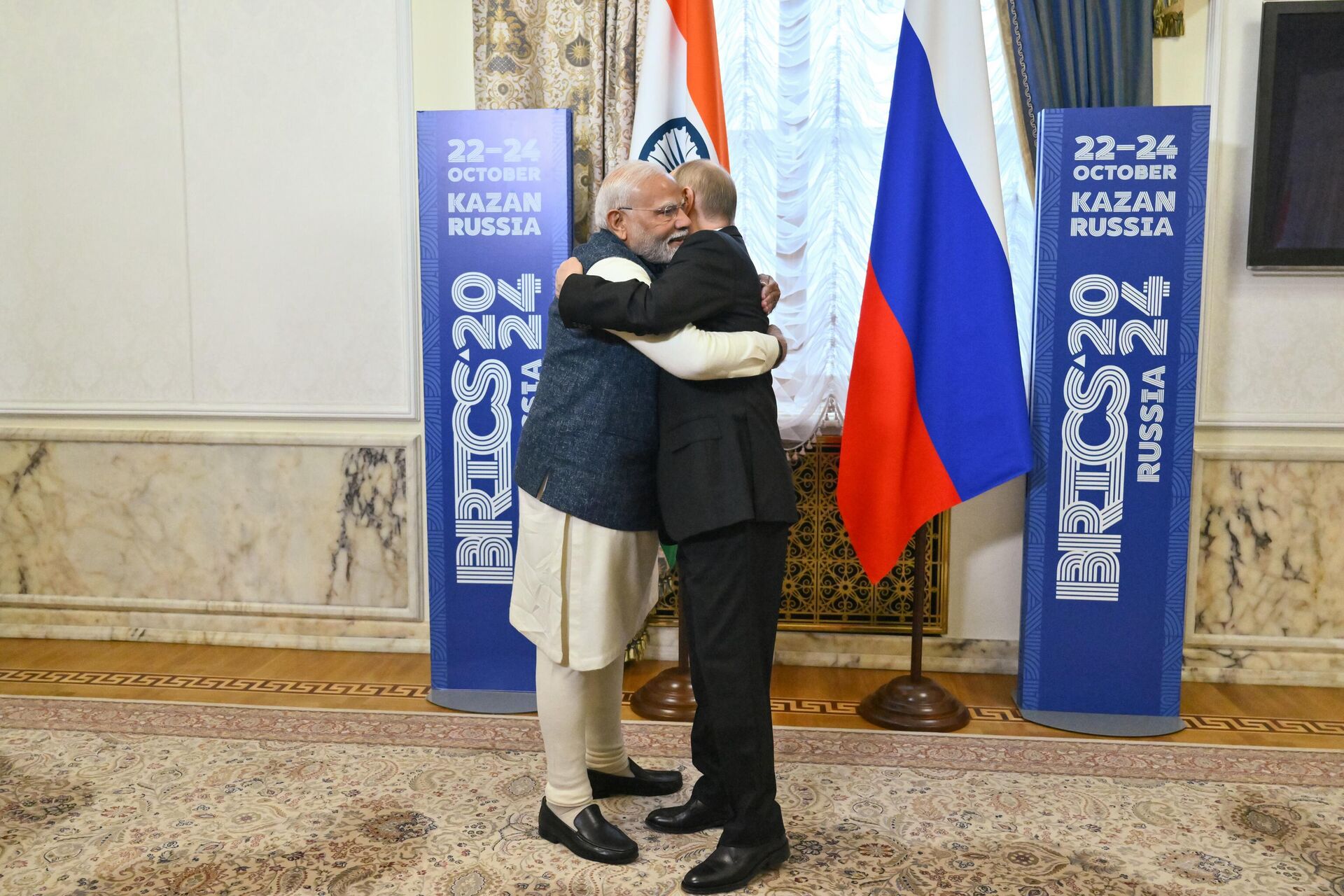 ロシアのプーチン大統領とインドのモディ首相(左)、第16回BRICS首脳カザン会議で再会 ロシアのプーチン大統領とインドのモディ首相(左)、第16回BRICS首脳カザン会議で再会 - Sputnik 日本, 1920, 07.05.2025