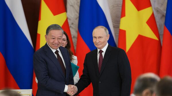 トー・ラム共産党書記長とプーチン大統領 - Sputnik 日本