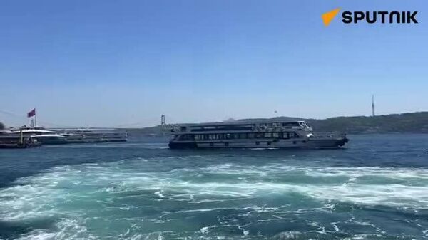 🔍 ロシア、ウクライナの代表団の協議が行われるトルコ・イスタンブールのドルマバフチェ宮殿は、ボスポラス海峡に面している。多くの報道陣が代表団の到着を待っている。 - Sputnik 日本