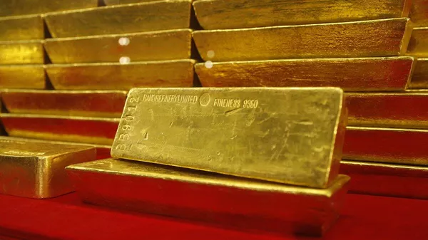 【国際金価格、下落予想も「底値は2950ドル」と専門家】 - Sputnik 日本