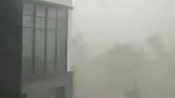 😨 昨日、米ミズーリ州のセントルイス市を吹き荒れたストームがどれだけ狂暴だったか、秒でわかる映像。瞬きする間にマンションの最上階はもう無い…。動画はSNSで拡散中。 - Sputnik 日本