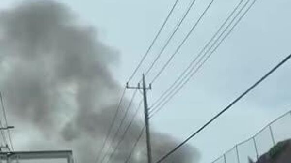 🚒 横浜市都筑区で22日午後、散弾銃と銃弾数百発が保管されていた住宅で火災があった。テレ朝は「火災の影響で少なくとも1発が家の外に飛び出した」と伝えている。けが人はなく、約2時間後に鎮圧された。動画は目撃者が撮影したとみられる映像。 - Sputnik 日本