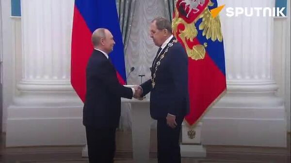 【プーチン大統領 ラブロフ外相に聖アンドレイ勲章を授与】 - Sputnik 日本