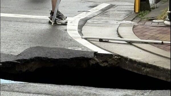 【福岡・天神近くで道路陥没 けが人なし】 - Sputnik 日本