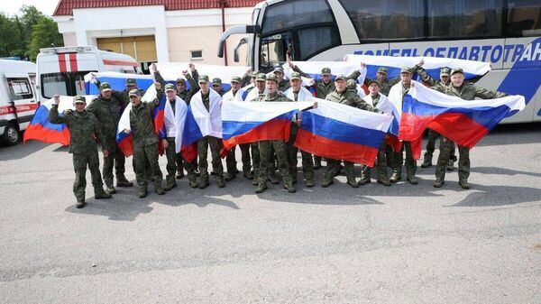 ⚡️新たなロシア兵の捕虜グループがキエフ政権の支配地域から帰還した。見返りにウクライナ兵の捕虜グループが引き渡された。ロシア国防省が発表した。 - Sputnik 日本