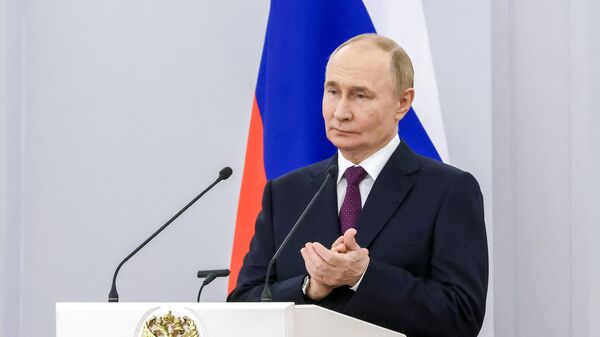 Президент Владимир Путин встретился с выпускниками вузов силовых и военных ведомств - Sputnik 日本
