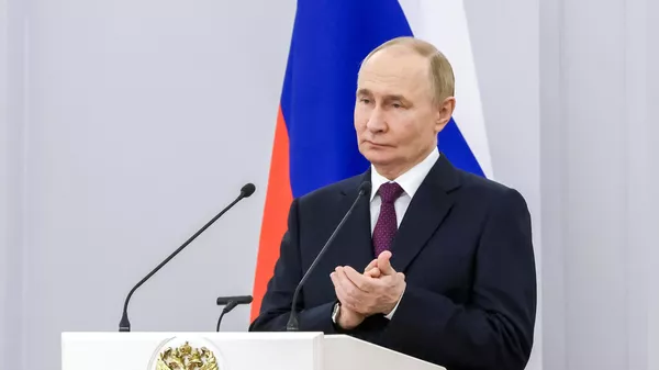Президент Владимир Путин встретился с выпускниками вузов силовых и военных ведомств - Sputnik 日本