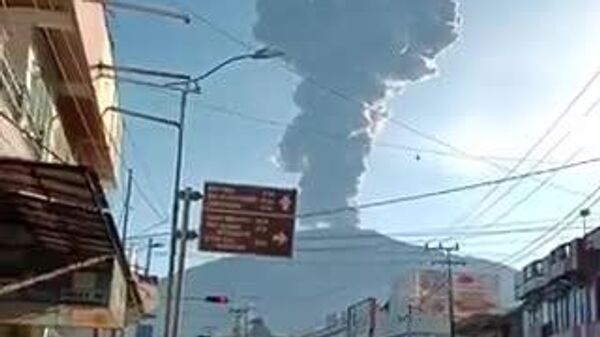 【インドネシア 火山活動が続くマラピ火山で再び噴火】 - Sputnik 日本
