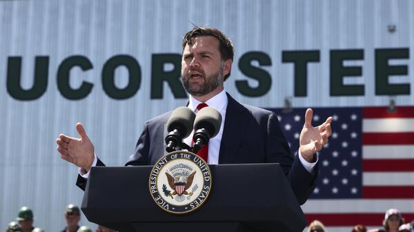 Vice President JD Vance speaks during a tour at Nucor Steel Berkeley in Huger, S.C., Thursday, May 1, 2025 - Sputnik 日本