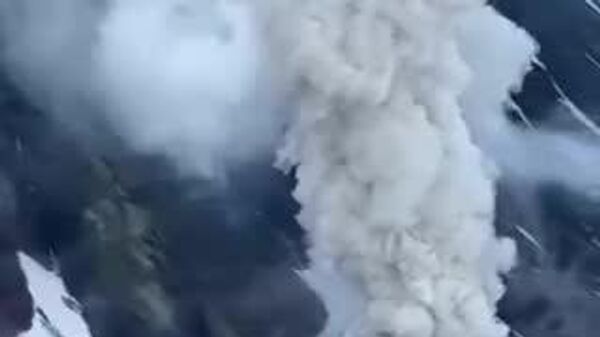 🎥 600年ぶりに噴火のクラシェニンニコフ火山の映像がSNSで拡散されている。現時点では火山は周辺住民に危険を及ぼしていないため、自然の驚異の美をゆっくり堪能することができる。 - Sputnik 日本