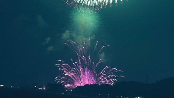 【淡路島で開始10分で花火大会が中止 原因は打上げ準備中の尺玉の爆発】 - Sputnik 日本