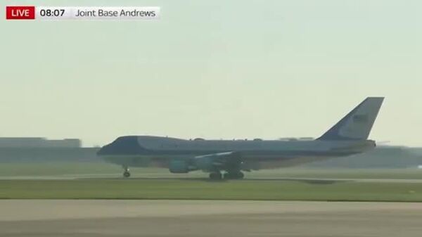 🛫🇺🇸トランプ米大統領は大統領専用機「エアフォースワン」でプーチン露大統領との首脳会談が開催されるアラスカ州に向かった。米メディが報じた。 - Sputnik 日本