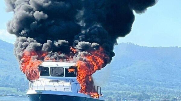 🇷🇺⛴️沿海地方の湾でモーターボートが炎上し、沈没した。犠牲者の有無については現在、確認中。極東運輸検察がスプートニクに明らかにした。 - Sputnik 日本