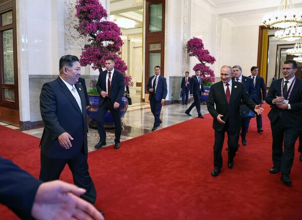 北京で対面するプーチン大統領と北朝鮮の金正恩国務委員長 北京で対面するプーチン大統領と北朝鮮の金正恩国務委員長 - Sputnik 日本