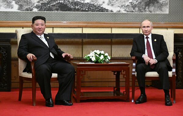 会談中のプーチン大統領と北朝鮮の金正恩国務委員長 会談中のプーチン大統領と北朝鮮の金正恩国務委員長 - Sputnik 日本