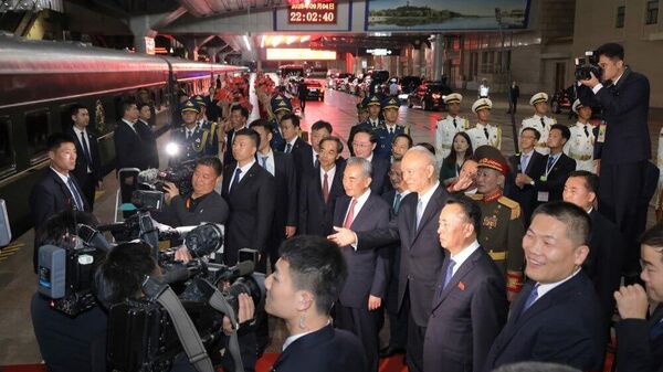 【金正恩氏、特別列車で北京を出発】 - Sputnik 日本
