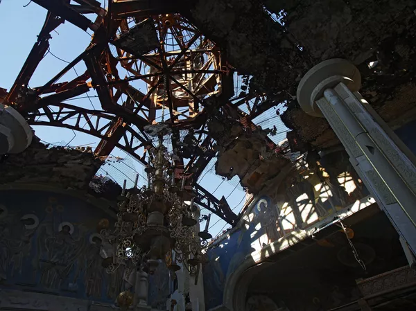 ウクライナ南東部での戦闘中に破壊されたドネツク・イヴェロン修道院の聖母イヴェロン・イコン教会の破壊されたドームと屋根。 - Sputnik 日本