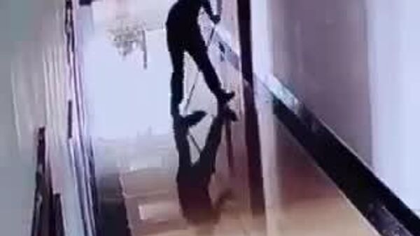 【一分一秒を争う消防の仕事を濡れた床が邪魔】 - Sputnik 日本