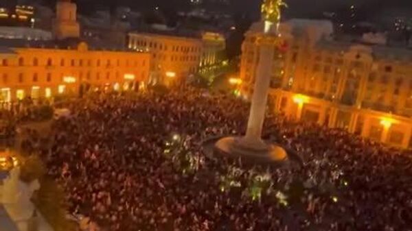 【与党の打倒掲げる抗議勢力がグルジア大統領府を襲撃】 - Sputnik 日本