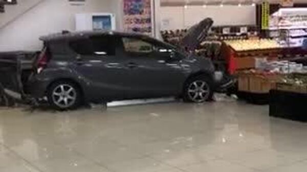 【屋上駐車場から車転落】 - Sputnik 日本