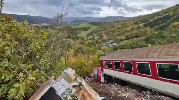 【スロバキアで列車同士衝突 100人以上負傷と報道】 - Sputnik 日本