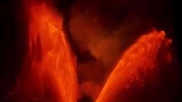 【リアルな炎のショー ハワイ島で空前の高度0 - Sputnik 日本