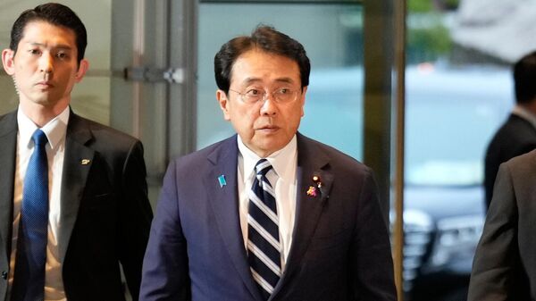 Ресей Акадзава, недавно назначенный министр экономики, торговли и промышленности, прибывает в офис премьер-министра в Токио, Япония - Sputnik 日本