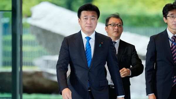 Минору Кихара, недавно назначенный главный секретарь Кабинета министров, прибывает в офис премьер-министра в Токио, Япония - Sputnik 日本