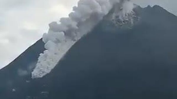 【インドネシアで噴火】 - Sputnik 日本
