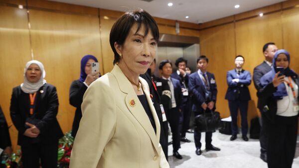 Премьер-министр Японии Санаэ Такаити на 47-ом саммите АСЕАН в Малайзии - Sputnik 日本