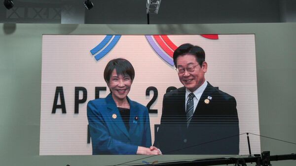 【日韓関係を「未来志向」で発展させていくことで一致 高市首相、李大統領と初会談】 - Sputnik 日本