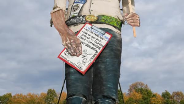 【英国の祝賀行事で首相の巨大人形が燃やされる】 - Sputnik 日本