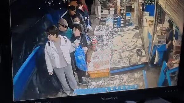 【韓国、市場でトラックが暴走】 - Sputnik 日本