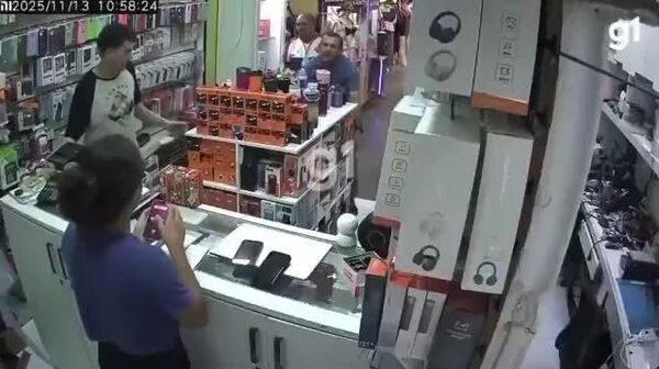 【携帯ショップに赤ちゃん搬入？】 - Sputnik 日本