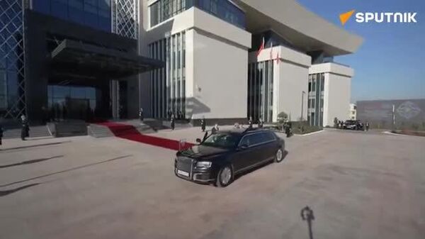 📽️ プーチン大統領が、キルギスで開催される集団安全保障条約機構（CSTO）サミットに到着した。キルギスのサディル・ジャパロフ大統領がプーチン氏を出迎えた。 - Sputnik 日本