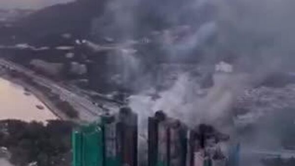 📽️ 香港の大火災の跡は、このようになっている。 - Sputnik 日本