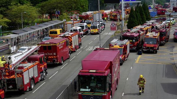 Пожарные машины у жилого комплекса Ван Фук Корт в Гонконге - Sputnik 日本