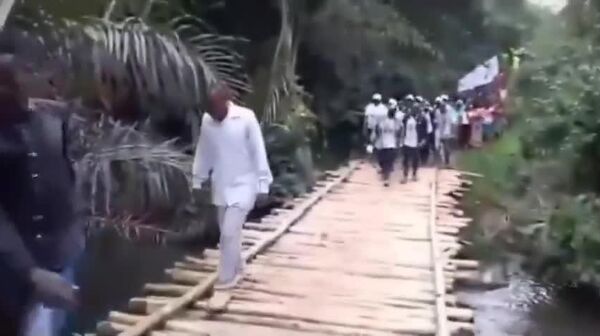 【コンゴで完成したばかりの橋が崩壊 】 - Sputnik 日本