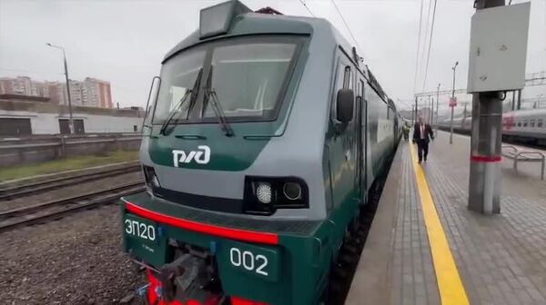 【2階建て特急「ブレベスニク」が運行開始】 - Sputnik 日本