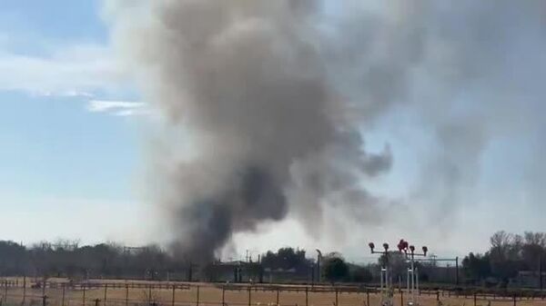 【綾瀬市の自動車整備工場で火災 一帯は乾燥し、現在、延焼中】 - Sputnik 日本