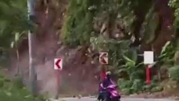 【土砂崩れで九死に一生】 - Sputnik 日本