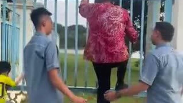 【首相 なんだけど、私はまずはおじいちゃん】 - Sputnik 日本