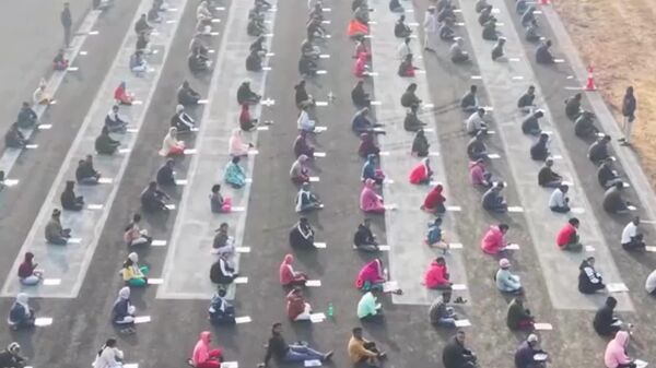 【インド 8000人が滑走路で試験】 - Sputnik 日本