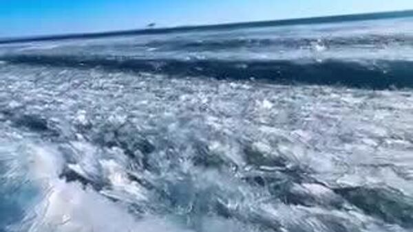 【中国で撮影された幻想的な「氷の波」】 - Sputnik 日本